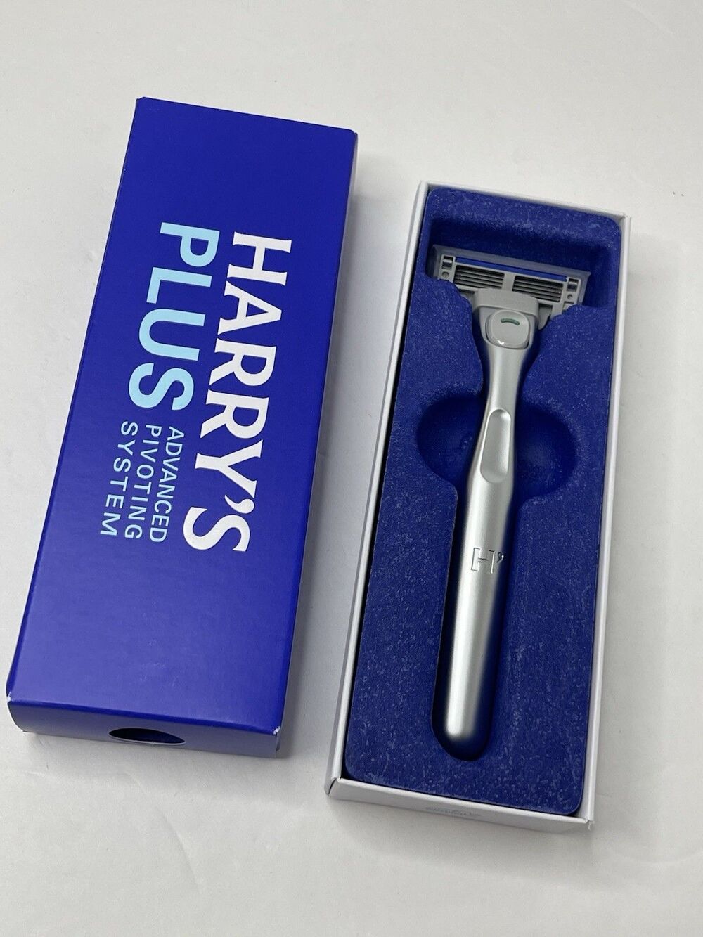 Harry's Plus Advanced Pivoting System Razor NEW In Box Silver - Picture 3 of 3
